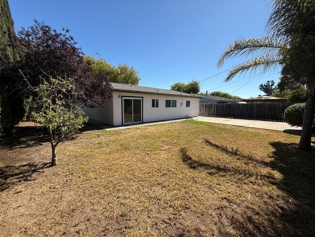 Building Photo - Charming Remodeled 3 Bedroom / 2 Bathroom ...