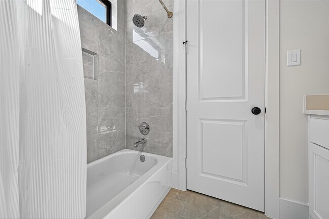 Building Photo - 2427 Camden Creek Ln