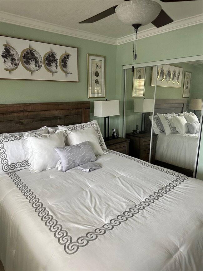 Building Photo - 6018 Plunkett St