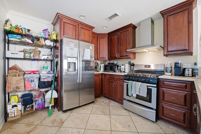 Building Photo - 6250 Dorothy Dr