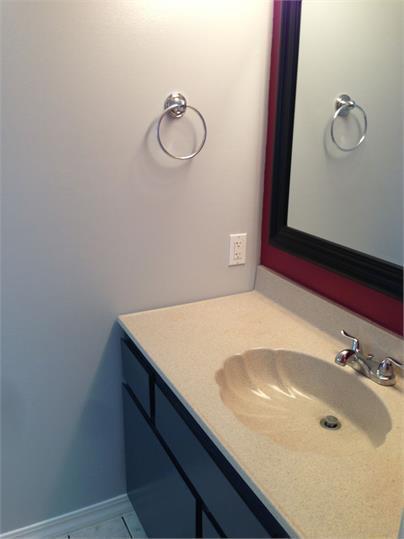 Building Photo - 2 Bedroom/1 Bathroom Duplex in Bluffdale