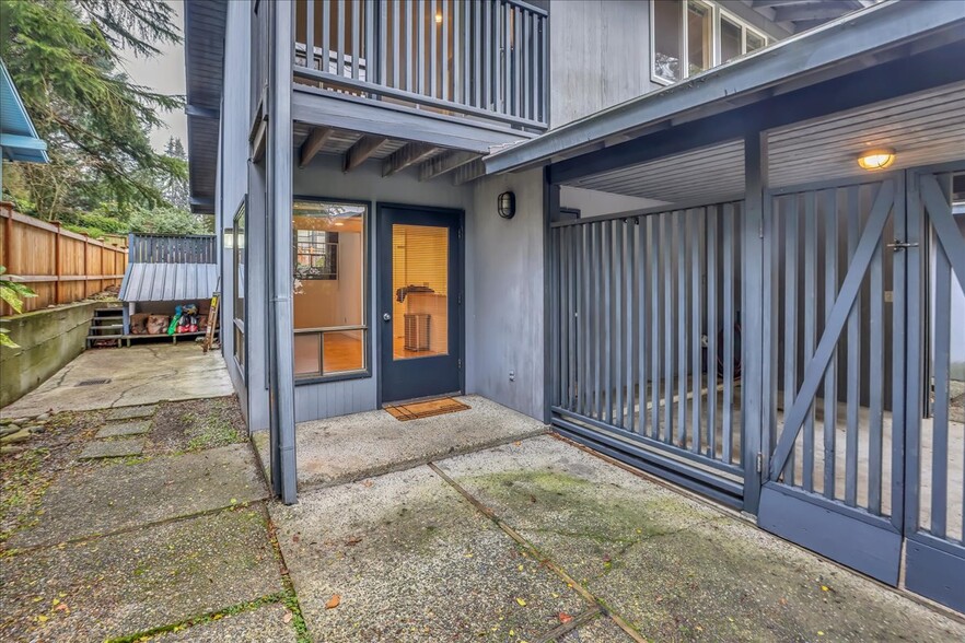 Building Photo - 108 108th Ave SE