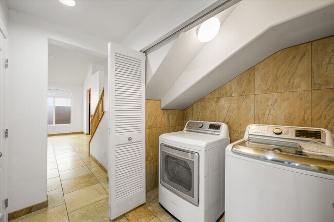 Building Photo - Welcome Home to this awesome 4 Bedroom Home