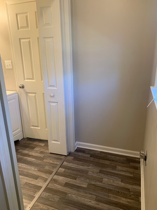 Building Photo - 3849 Wem Dr