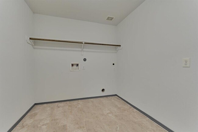 Building Photo - 2211 Treasure Mountain Dr