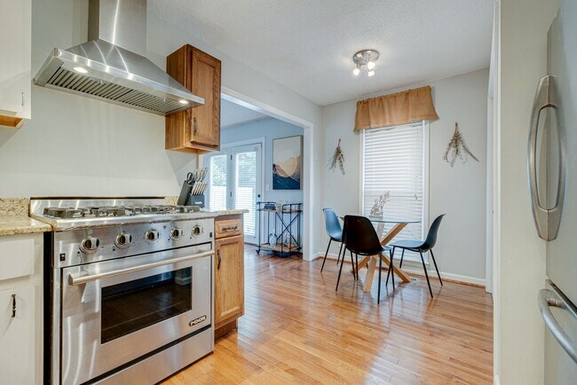 Building Photo - 5148 Village Trce