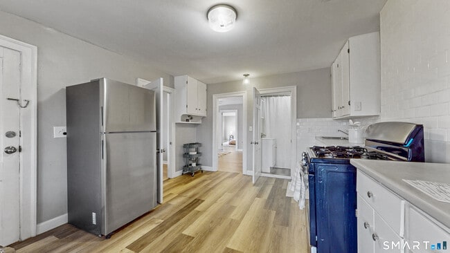 Building Photo - 24 Madison St