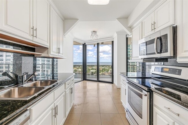 Building Photo - 20281 E Country Club Dr