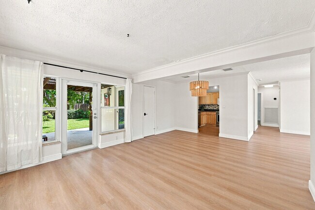 Building Photo - 351 SW 13th St