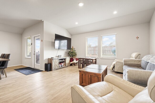 Building Photo - 40422 Gdn Hts Ln