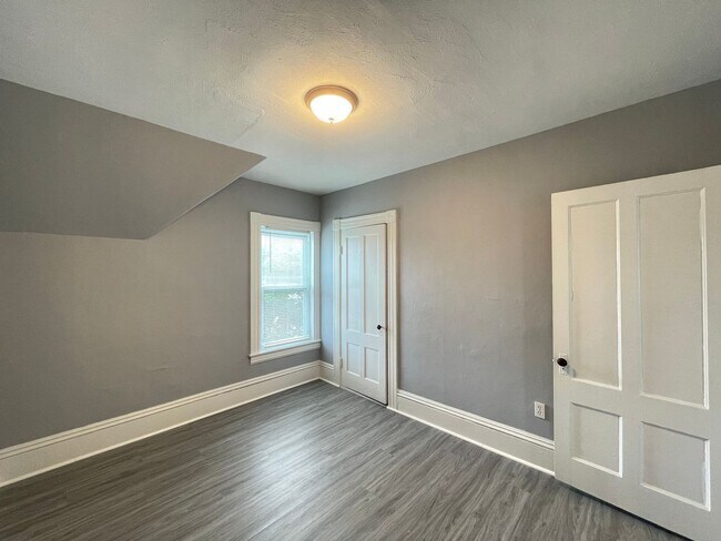 Building Photo - 357 Wilson St