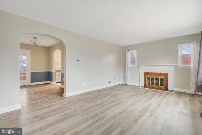 Building Photo - 304 Newfield Rd