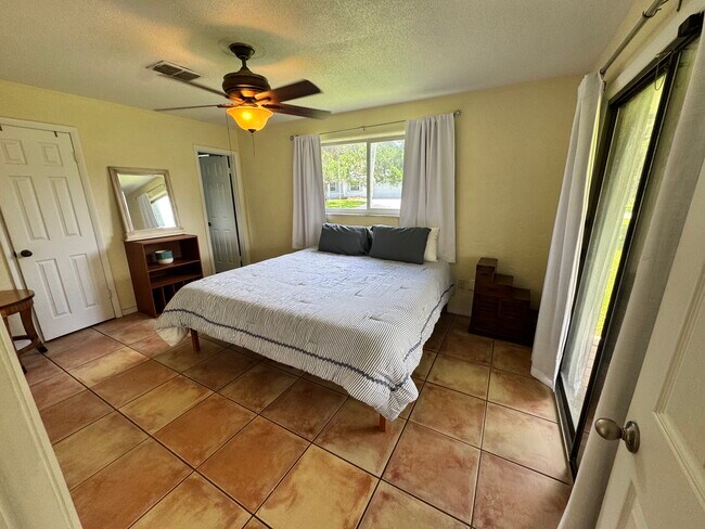 Building Photo - 50 Oak Tree Dr