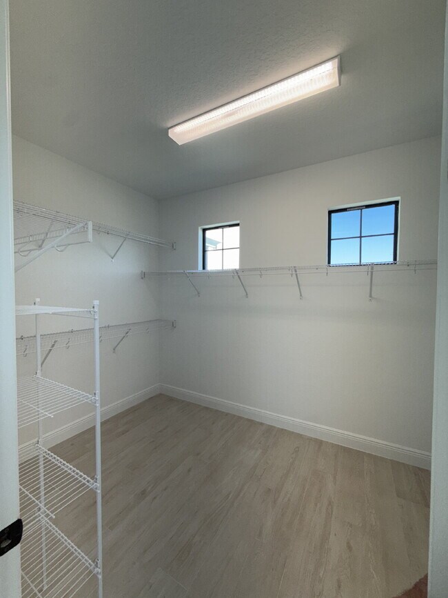 Building Photo - 3BR/3.5BA two-story home with 2-car garage in Sierra Cove!