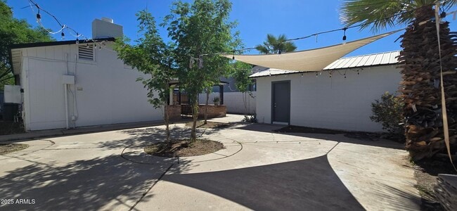 Building Photo - 154 N Hibbert