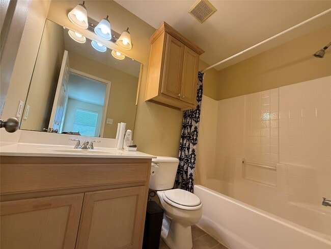 Building Photo - 211 Riata