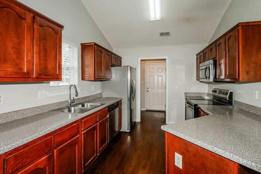 Building Photo - 10316 Cottage Oaks Dr