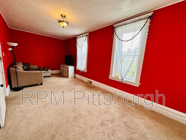 Building Photo - 828 Mellon St