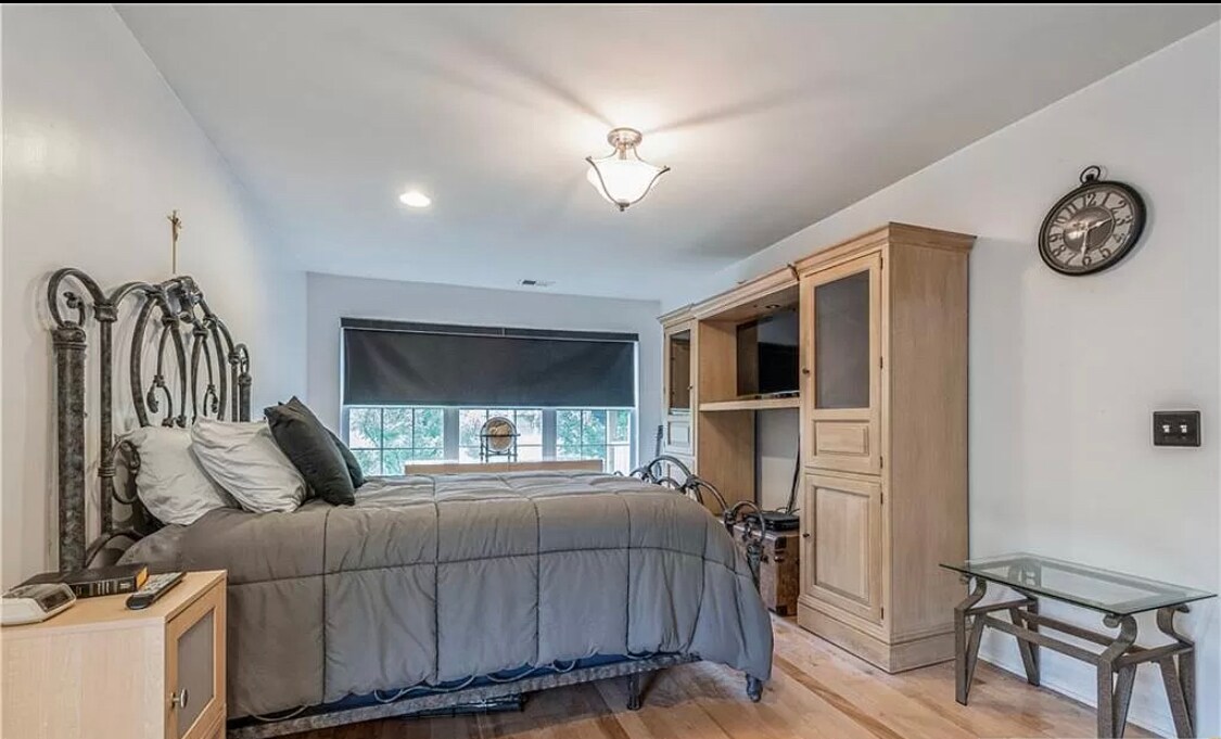 Building Photo - 115 Chariot Ct