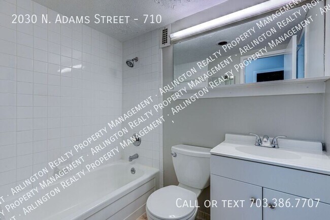 Building Photo - 2030 N Adams St