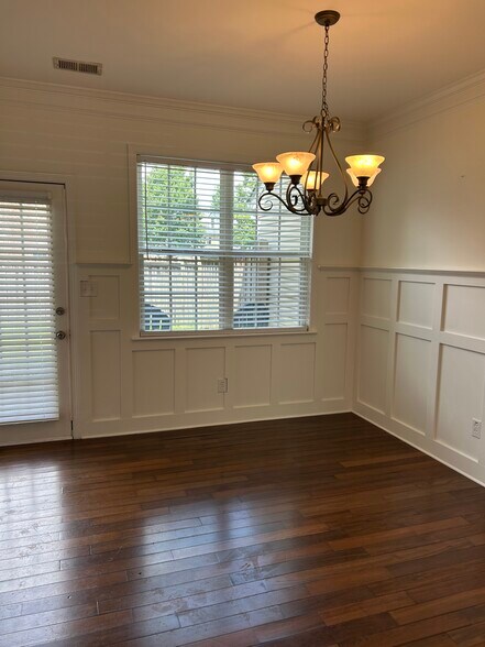 Building Photo - 1701 Heights Cir NW