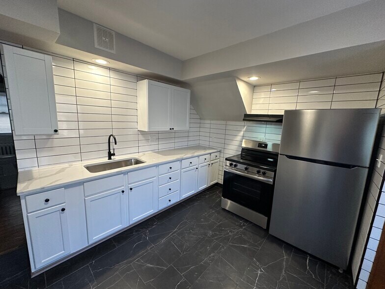 Primary Photo - 4253 James Ave N