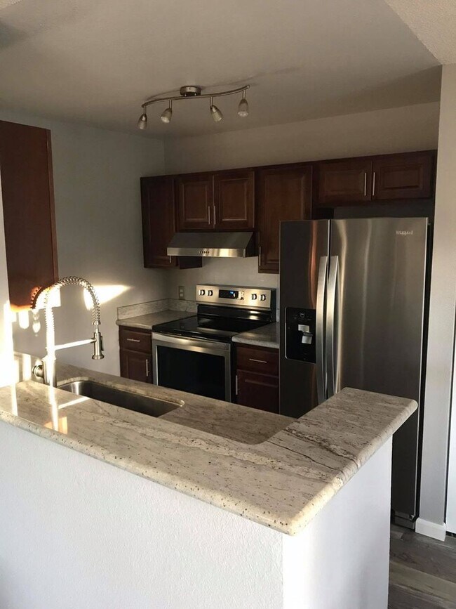 Building Photo - Fully remodeled Kihei Villages #22-204 Ups...
