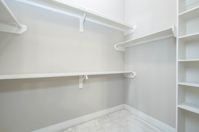 Building Photo - 925 W 23rd St