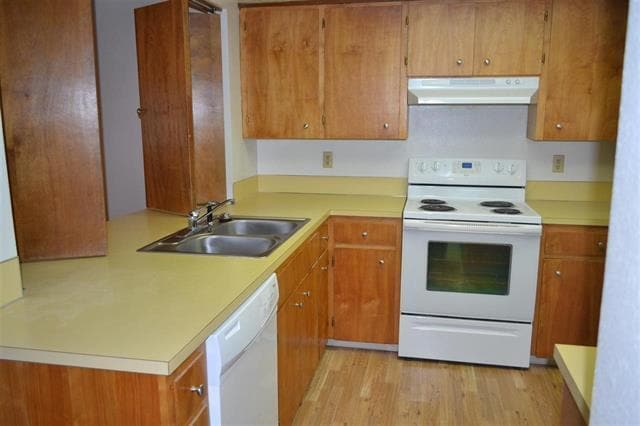 Building Photo - 2 Bedroom 1.5 Bathroom 4 plex (6 month lea...