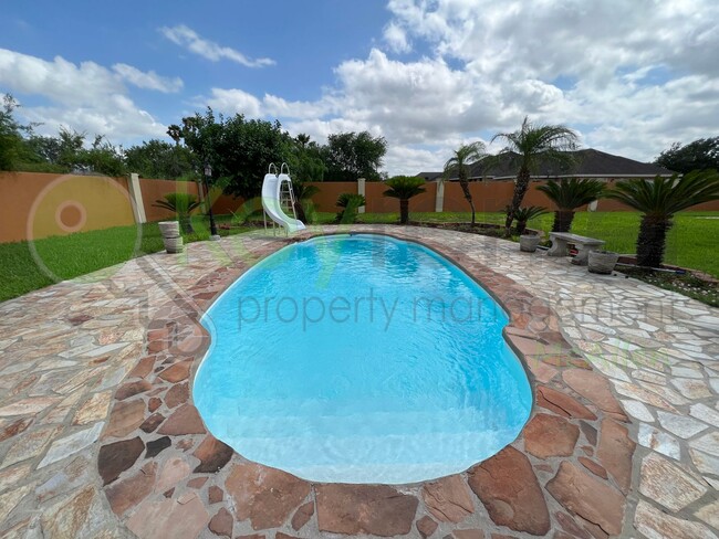 Building Photo - 4bed/3.5 w/pool Now Available! (Edinburg TX)