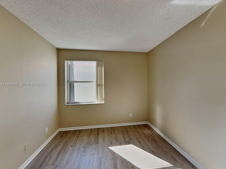 Building Photo - 1495 SW 105th Ave