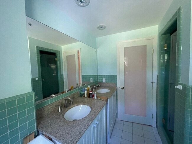 Building Photo - 39 Oriole Dr