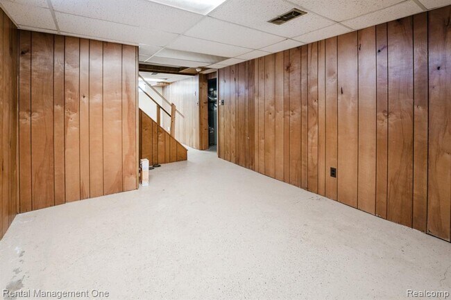 Building Photo - 3354 Monroe St