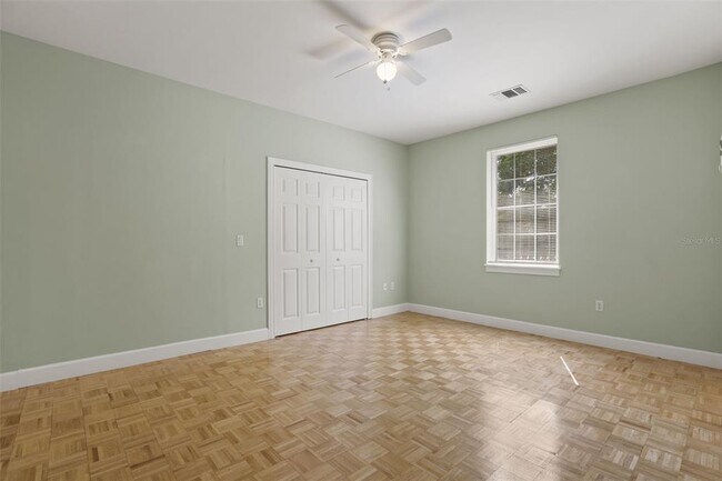 Building Photo - 5554 Palm Lake Cir