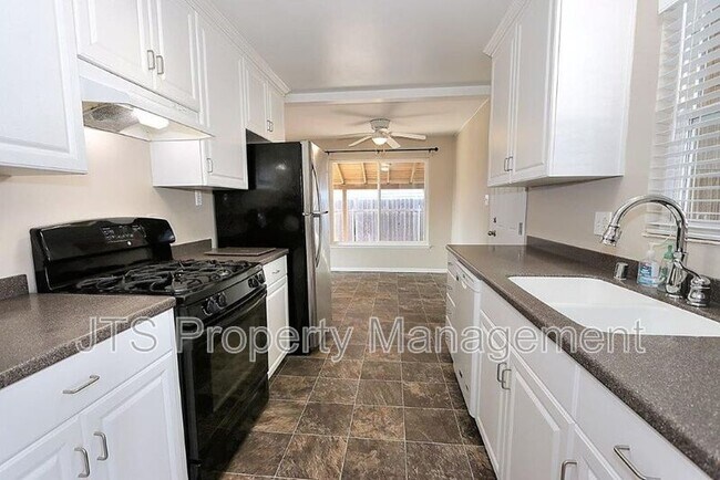 Building Photo - 10624 Chardonay Dr