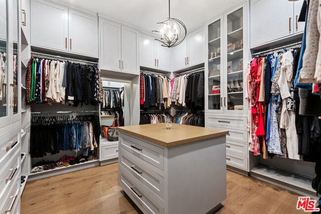 Building Photo - 16712 Addison St