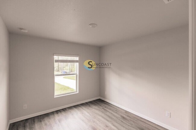 Building Photo - 378 Urbana St