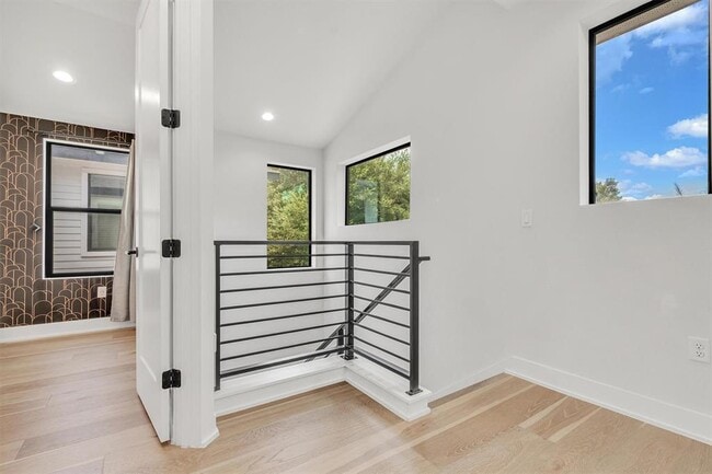 Building Photo - 408 W Odell St