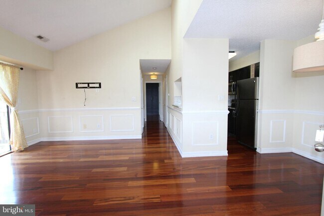 Building Photo - 208 Ravens Crest Dr