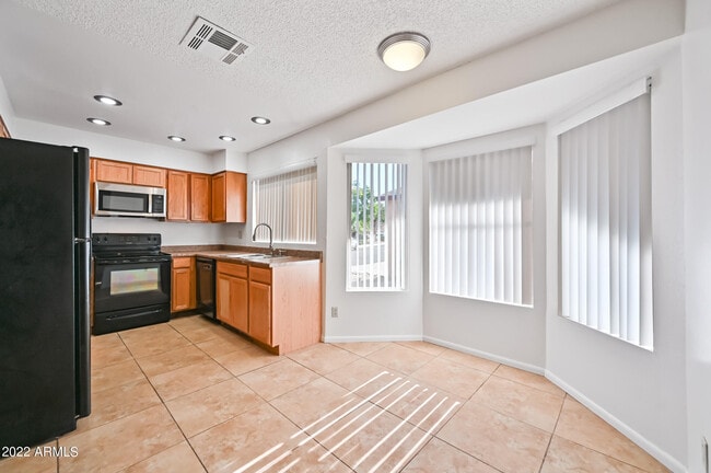 Building Photo - 2602 W Winchcomb Dr