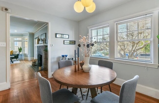 Building Photo - 850 Warfield Ave