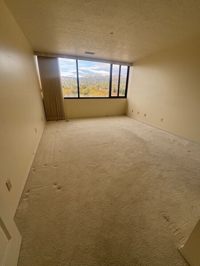 Building Photo - Beautiful Condo in Prime SLC location!