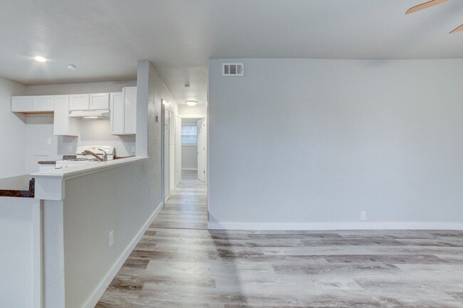 Building Photo - MUST SEE Remodeled Sapulpa Home