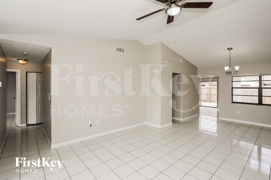 Building Photo - 4610 SW 143rd Ct W