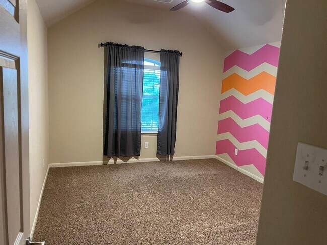 Building Photo - 2203 Oak Rise Dr