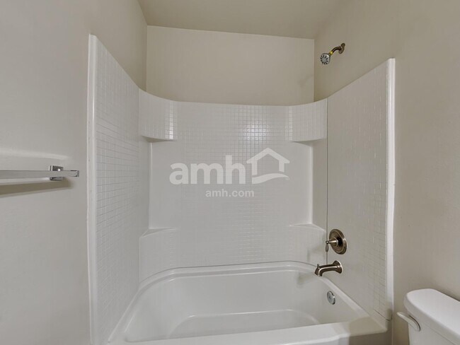 Building Photo - 2748 Moore Ave