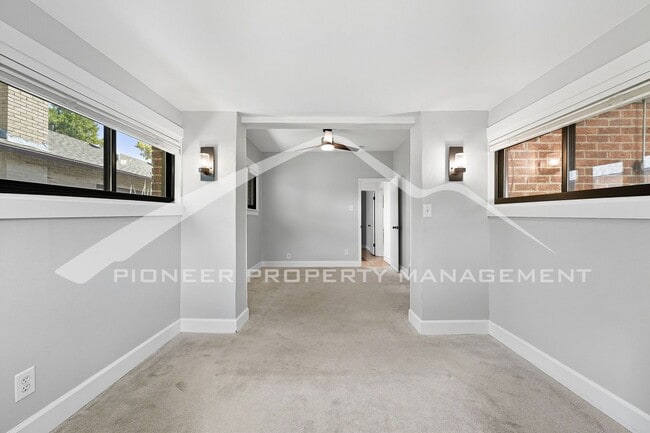 Building Photo - Charming Home with Central AC and Fenced Yard