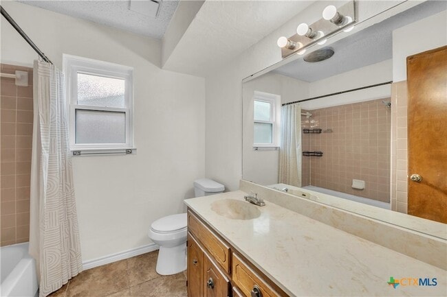 Building Photo - 613 Manning Dr
