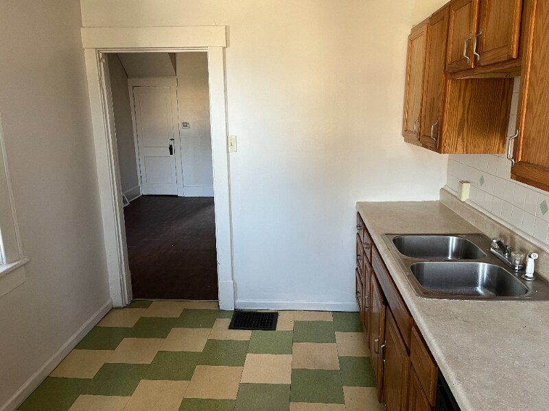 Building Photo - 1619 Lenz Ave