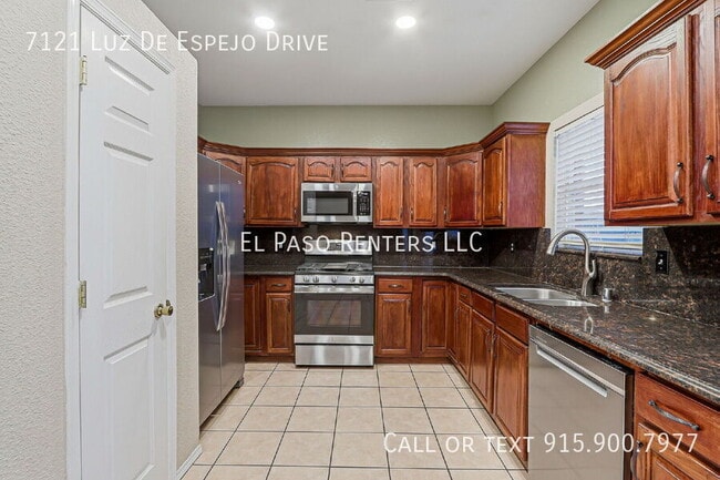 Building Photo - 7121 Luz De Espejo Dr